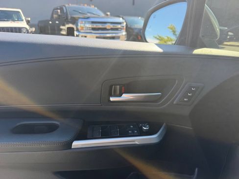Used 2025 Toyota Sienna Platinum AWD/4WD image 18