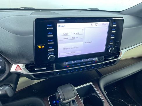 Used 2021 Toyota Sienna XLE FWD image 25