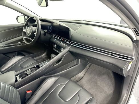 Used 2024 Hyundai Elantra Limited image 31