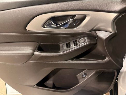 Used 2023 Chevrolet Traverse LT image 13