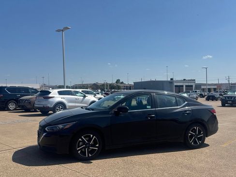Certified 2025 Nissan Sentra SV FWD image 11