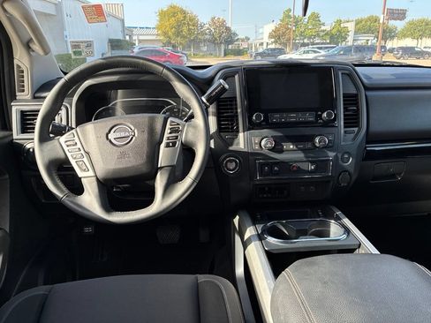 Used 2024 Nissan Titan SV w/ SV Convenience Package RWD image 20