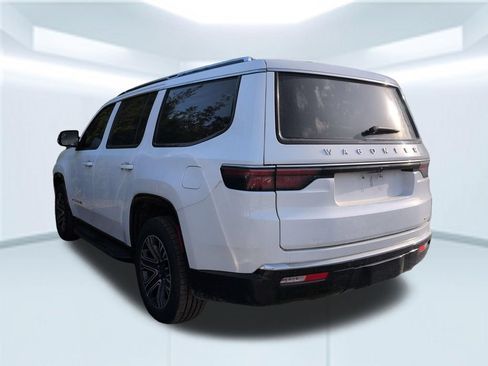 Used 2024 Jeep Wagoneer Series II w/ Flexible Seating Group RWD image 2