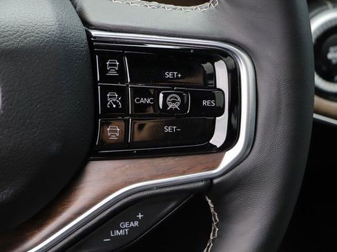 New 2024 Jeep Grand Wagoneer L 4WD w/ Convenience Group III image 34