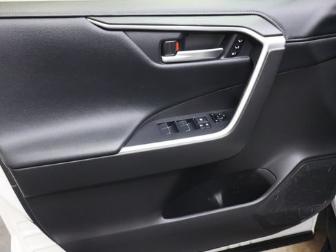 Used 2020 Toyota RAV4 Limited AWD/4WD image 16