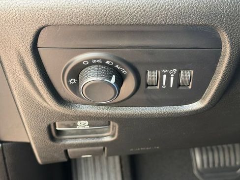 Used 2024 Jeep Grand Cherokee Altitude AWD/4WD image 28