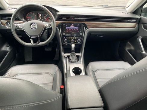 Used 2022 Volkswagen Passat 2.0T image 5