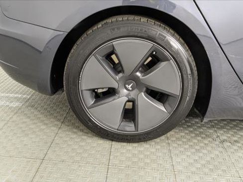 Used 2021 Tesla Model 3 Standard Range Plus image 36