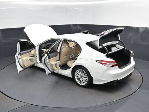 Used 2020 Toyota Camry XLE FWD image 47