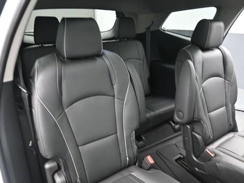 Used 2021 Buick Enclave Avenir w/ Avenir Technology Package FWD image 19