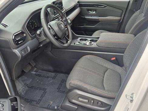 Used 2025 Honda Pilot Sport image 10