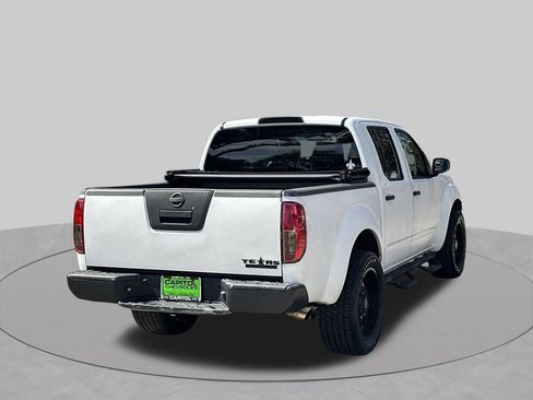 Used 2010 Nissan Frontier SE RWD image 5
