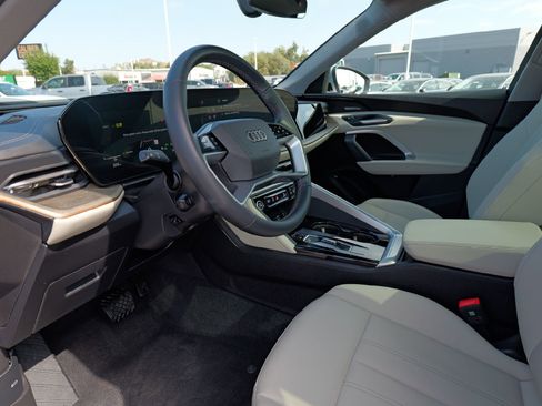 Used 2025 Audi Q5 Premium Plus w/ Premium Plus image 8