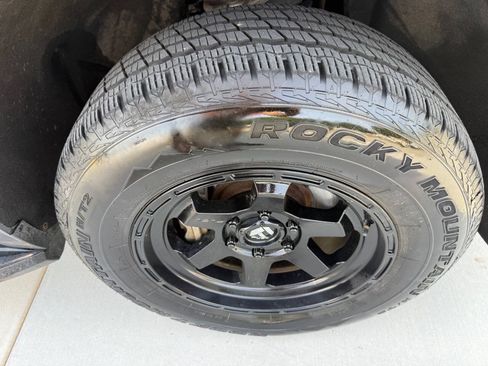 Used 2021 Chevrolet Suburban LS AWD/4WD image 37