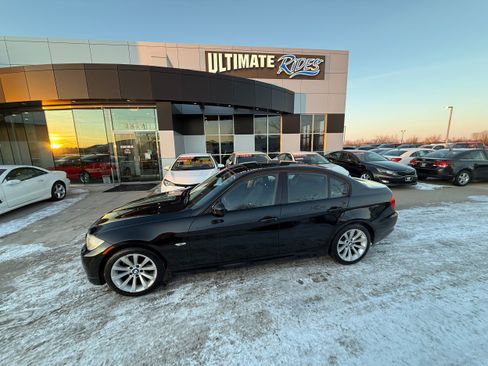 Used 2010 BMW 328i Sedan RWD image 1
