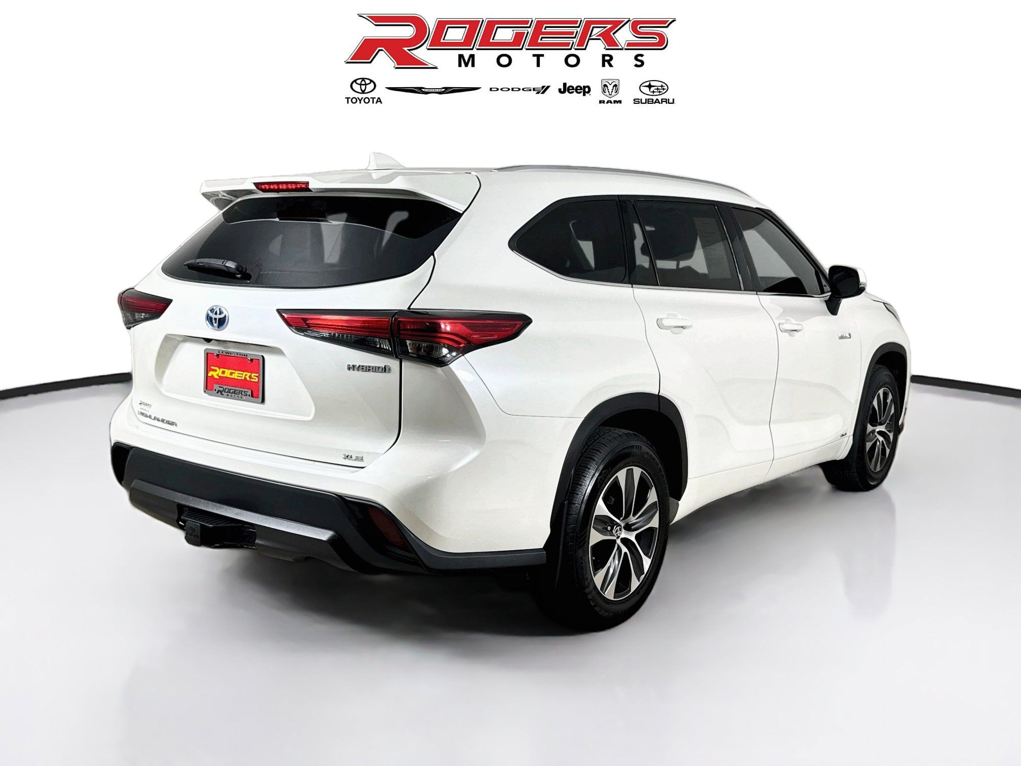 Used 2021 Toyota Highlander XLE AWD/4WD image 13