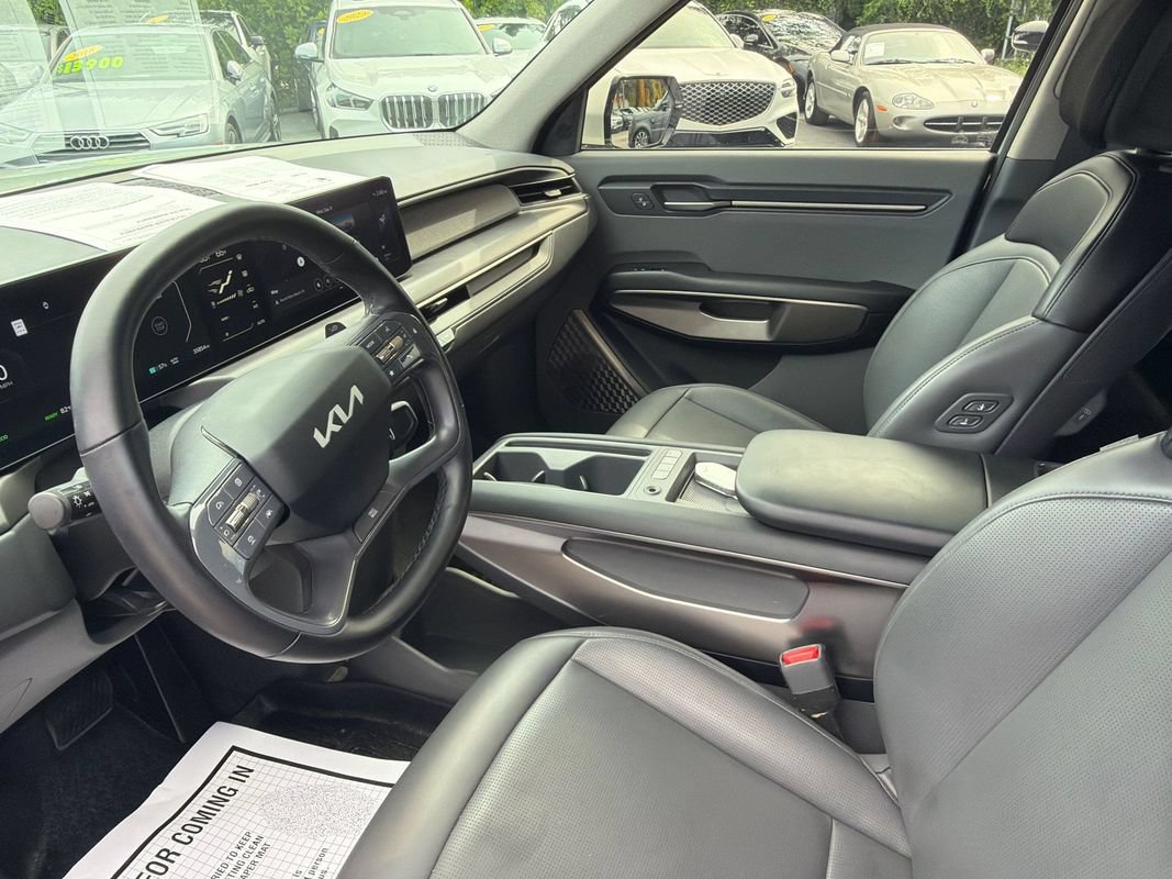 Used 2024 Kia EV9 Light Long Range RWD image 9