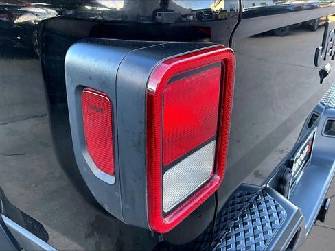 Used 2020 Jeep Gladiator Sport w/ Quick Order Package 24S AWD/4WD image 27