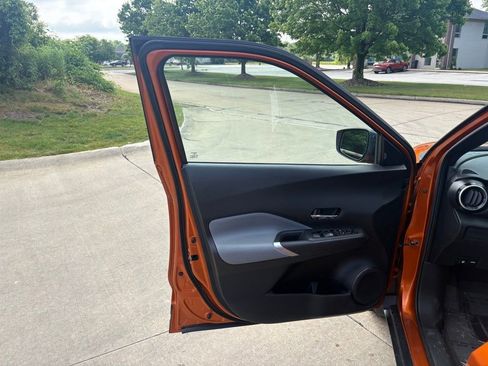 Used 2023 Nissan Kicks SR w/ SR Premium Package FWD image 13