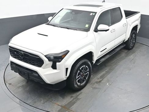 Used 2024 Toyota Tacoma TRD Sport image 37