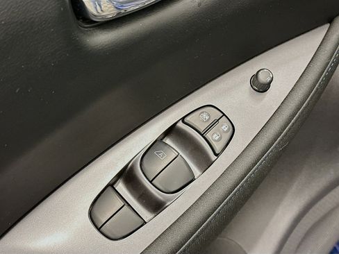 Used 2025 Nissan Leaf S image 15