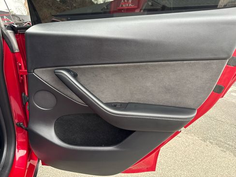 Used 2022 Tesla Model Y Performance image 29