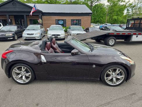 Used 2010 Nissan 370Z Touring w/ Sport Pkg RWD image 9