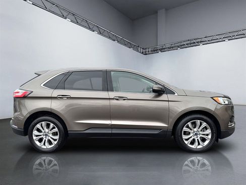 Used 2019 Ford Edge Titanium w/ Cold Weather Package image 3