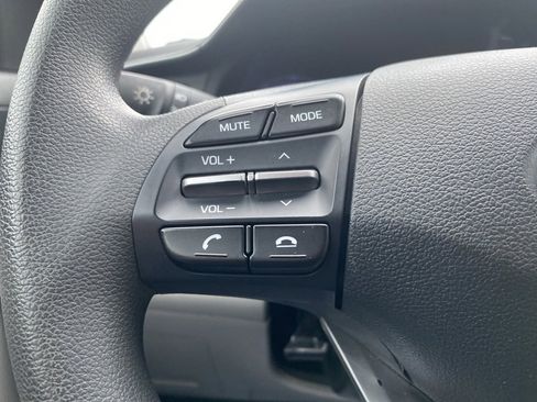 Used 2020 Hyundai Elantra SE image 19