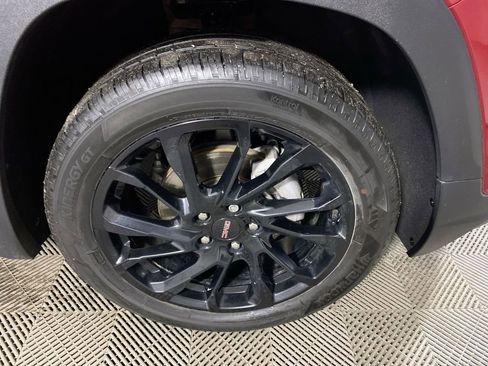 Used 2023 GMC Terrain SLE w/ Driver Convenience Package image 10