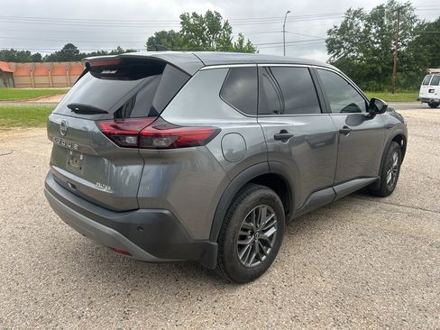 Used 2023 Nissan Rogue S FWD image 11