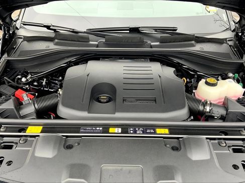 New 2026 Land Rover Range Rover Long Wheelbase SE image 16