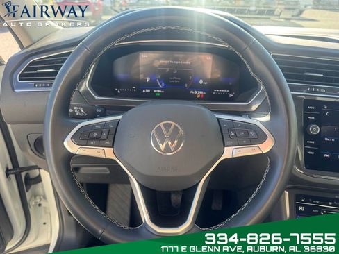 Used 2024 Volkswagen Tiguan SE image 18