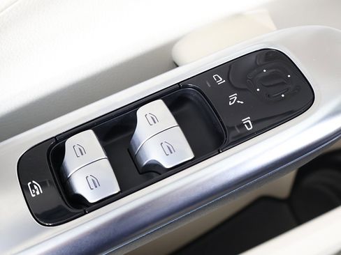 Used 2023 Mercedes-Benz C 300 4MATIC Sedan w/ Exclusive Trim Package image 41