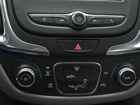 Used 2020 Chevrolet Equinox LS image 26