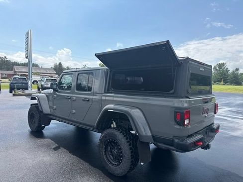 Used 2023 Jeep Gladiator Rubicon w/ Cold Weather Group AWD/4WD image 3