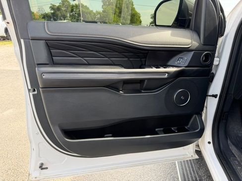 Used 2018 Ford Expedition Platinum AWD/4WD image 13