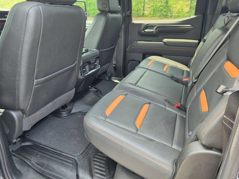 Used 2024 GMC Sierra 1500 AT4 w/ Technology Package AWD/4WD image 11
