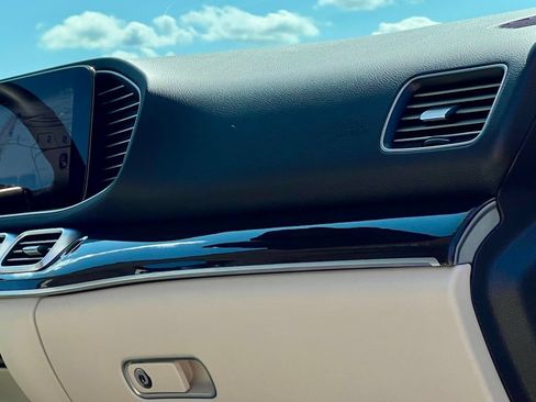 Certified 2025 Mercedes-Benz GLE 450e 4MATIC image 23