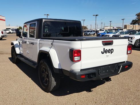Used 2023 Jeep Gladiator Sport image 3