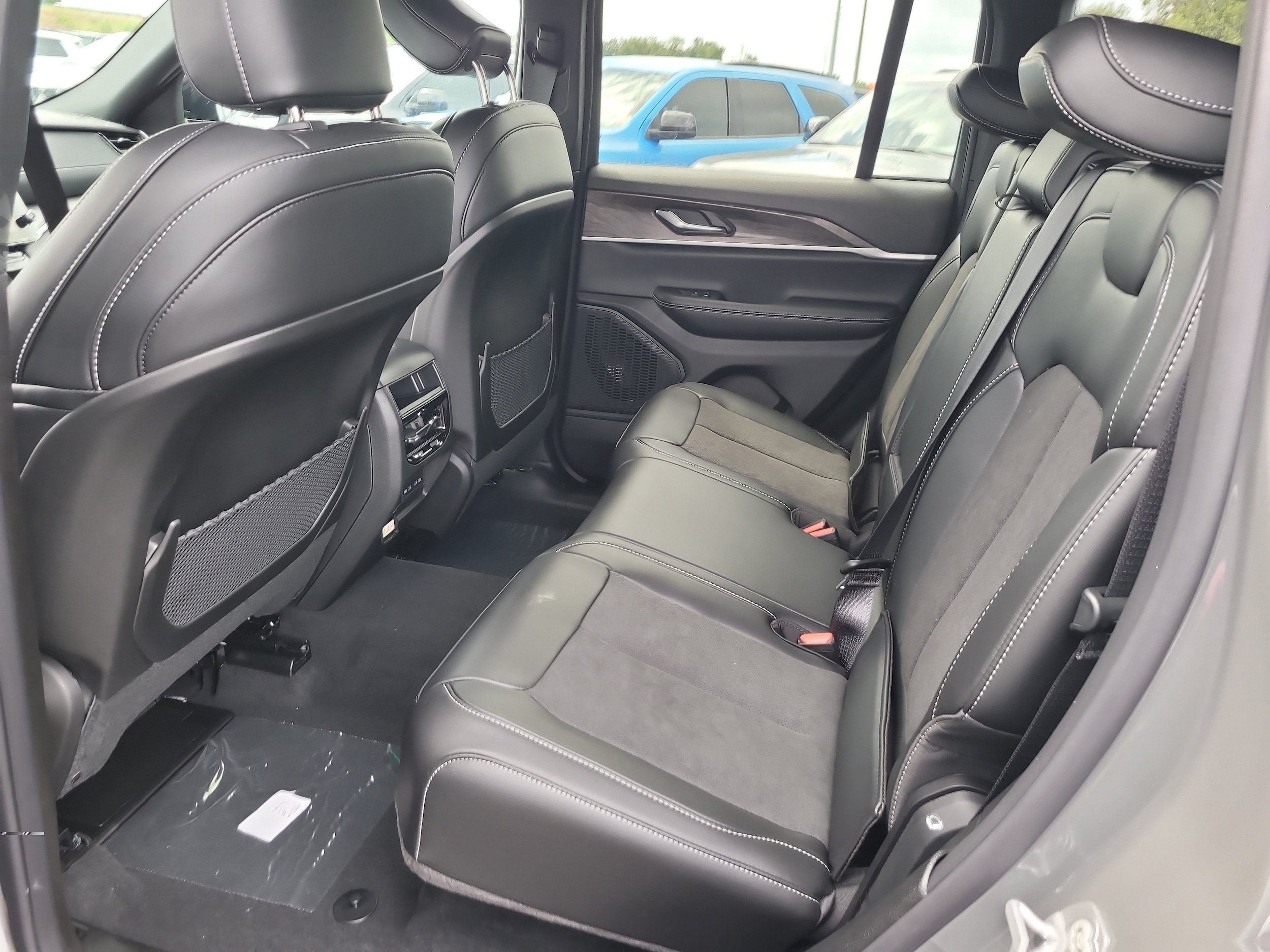 New 2027 Jeep Grand Cherokee Altitude RWD image 12