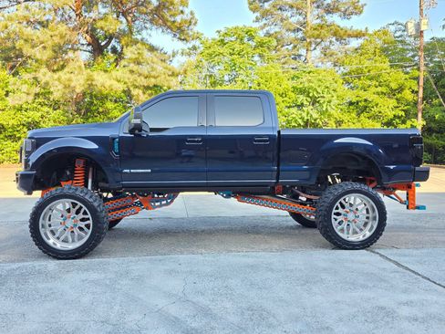 Used 2022 Ford F250 Lariat w/ Black Appearance Package AWD/4WD image 4