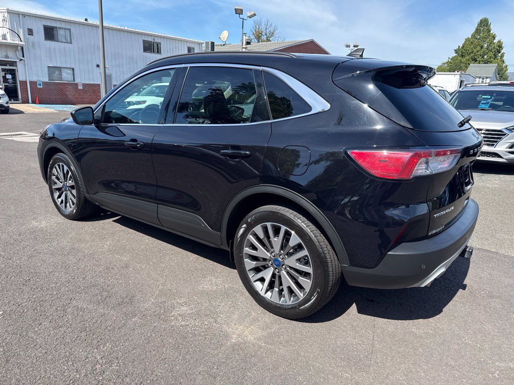 Used 2022 Ford Escape Titanium w/ Class II Trailer Tow Package AWD/4WD image 7