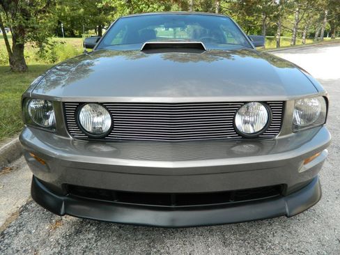 Used 2005 Ford Mustang GT Premium image 2