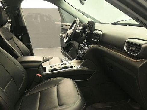 Certified 2023 Ford Explorer Limited w/ Limited Technology Package image 19
