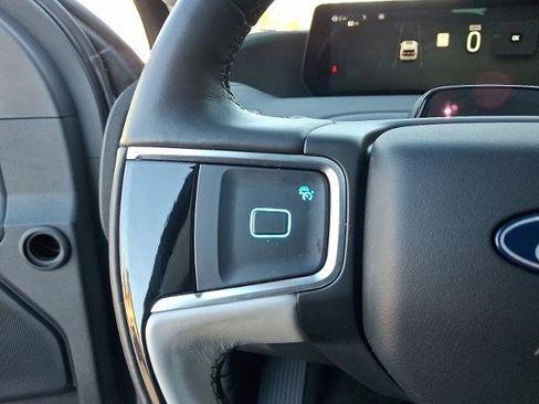 Certified 2025 Ford Expedition Max Platinum image 22