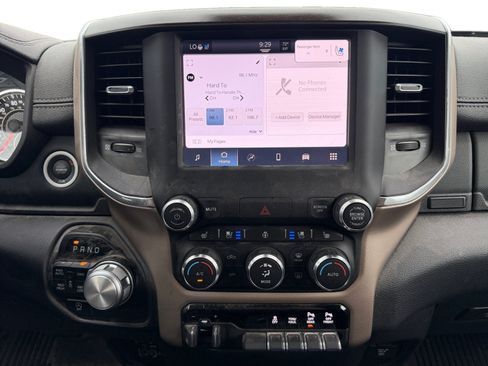 Used 2022 RAM 1500 Laramie AWD/4WD image 18