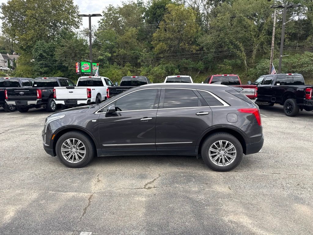 Used 2017 Cadillac XT5 Luxury w/ Driver Awareness Package FWD image 3