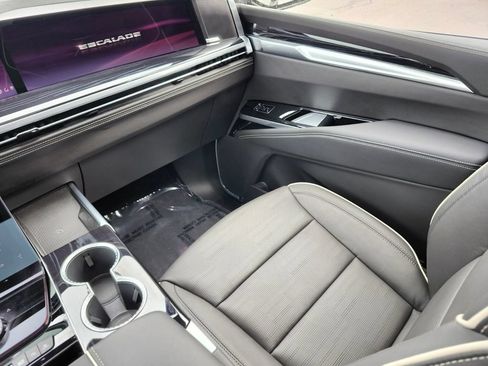 Used 2026 Cadillac Escalade Sport AWD/4WD image 13