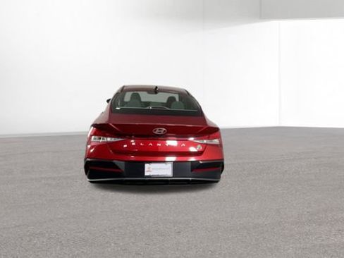 Used 2024 Hyundai Elantra SEL w/ Convenience Package image 8
